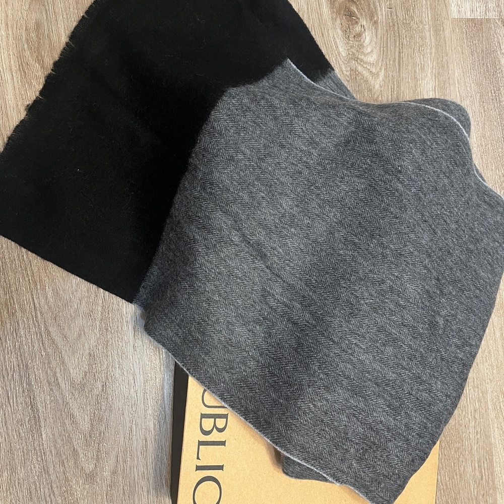 Banana Republic Reversible Black and Charcoal Gray Men's Scarf